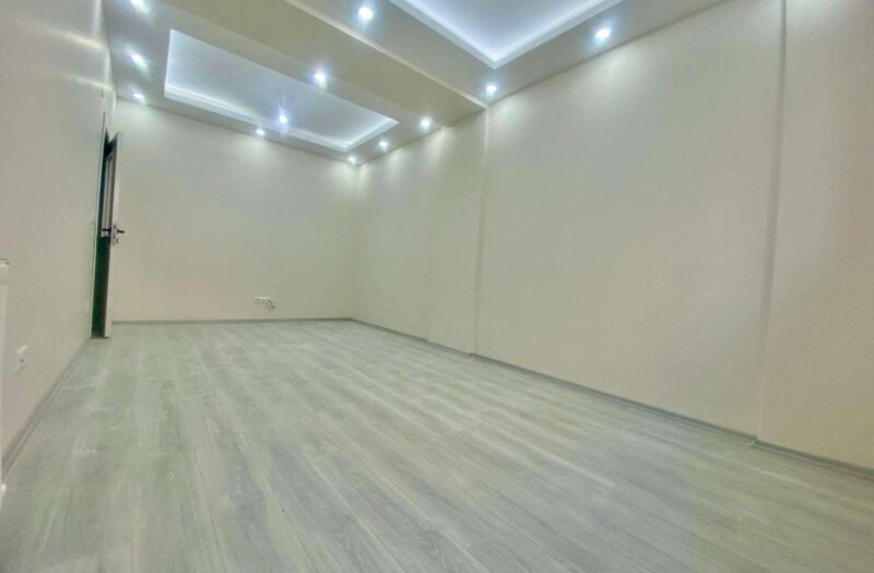 BAHÇELİEVLER KOCASİNANDA SIFIR BİNADA SATILIK 2+1 BAHÇE KATI